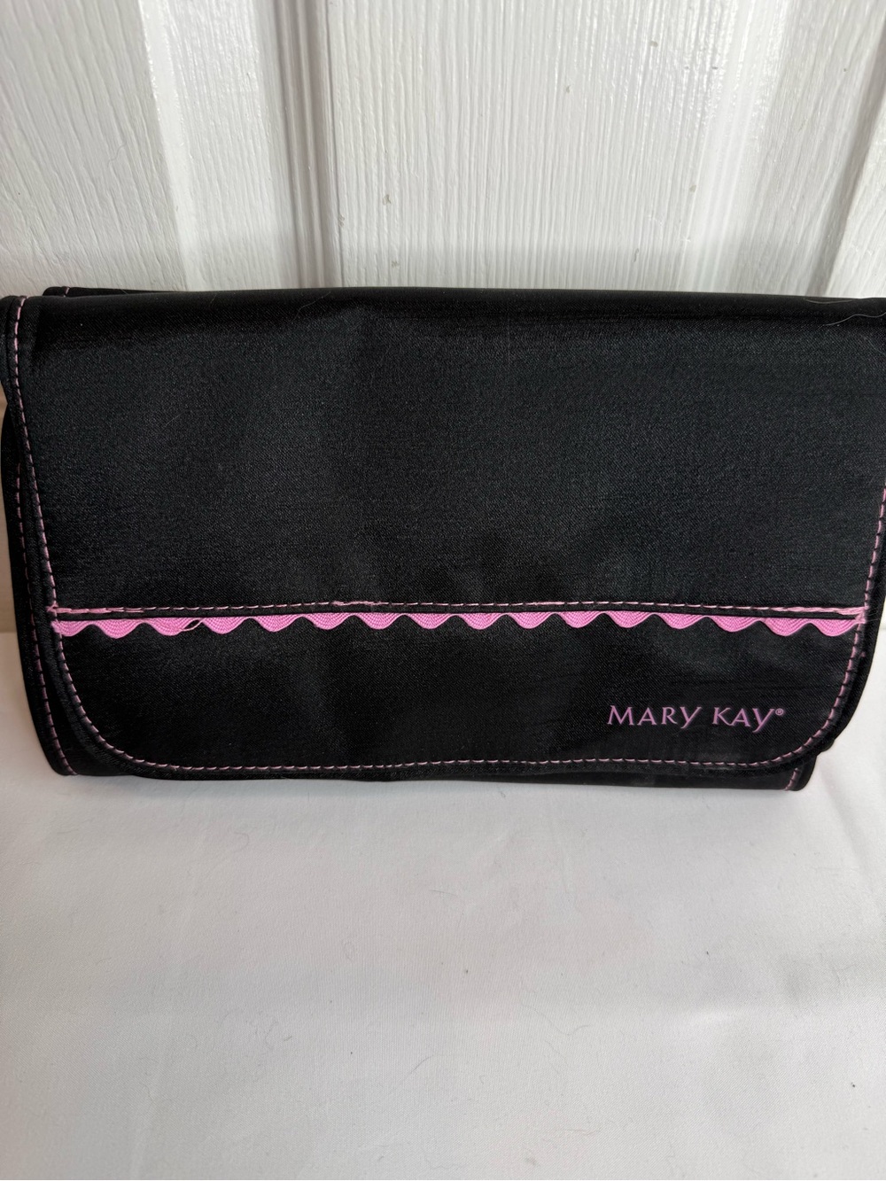 MARY KAY BLACK AND PINK TRAVEL ROLL UP BAG